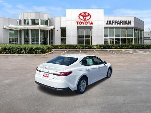 Ice 2026 Toyota Camry LE