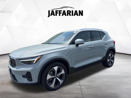 Vapour Grey Metallic 2025 Volvo XC40 B5 Plus Bright Theme