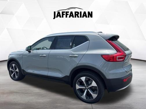 Vapour Grey Metallic 2025 Volvo XC40 B5 Plus Bright Theme