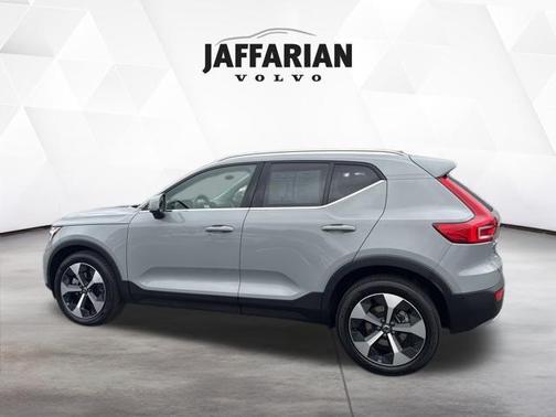 Vapour Grey Metallic 2025 Volvo XC40 B5 Plus Bright Theme