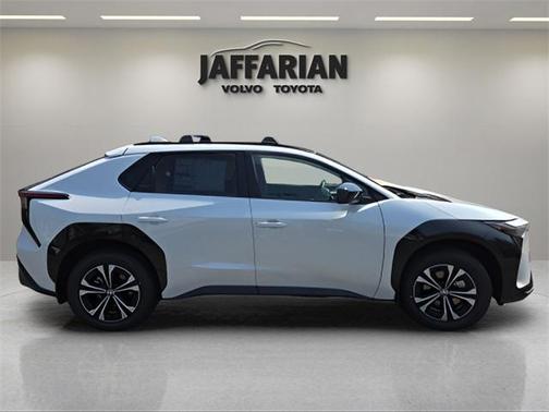 2025 Toyota bZ4X XLE