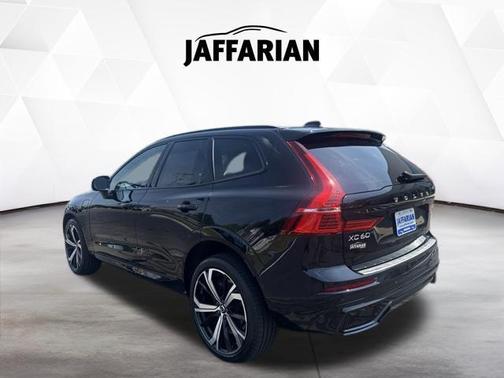 Onyx Black Metallic 2025 Volvo XC60 Plug-In Hybrid Ultra, T8 AWD Electric/Gasoline, Dark