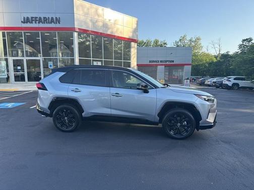 2023 Toyota RAV4 Hybrid SE