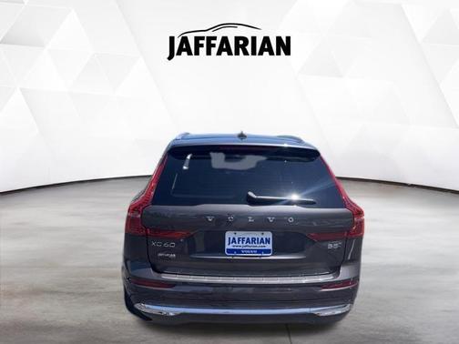 Platinum Grey Metallic 2023 Volvo XC60 B5 Ultimate Bright Theme