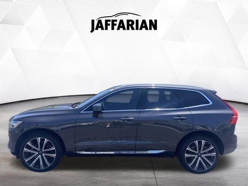 Platinum Grey Metallic 2023 Volvo XC60 B5 Ultimate Bright Theme