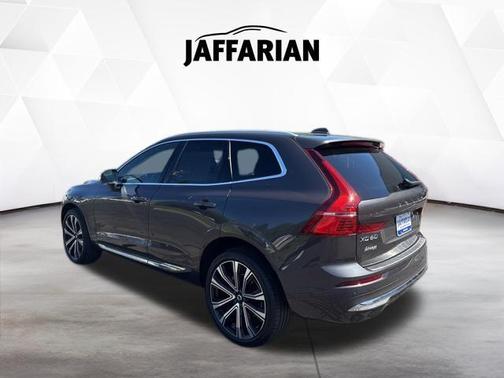 Platinum Grey Metallic 2023 Volvo XC60 B5 Ultimate Bright Theme