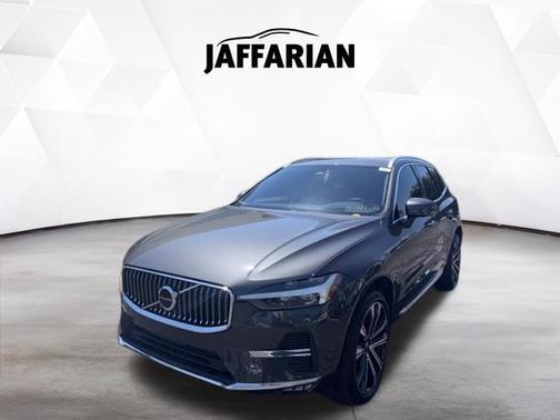Platinum Grey Metallic 2023 Volvo XC60 B5 Ultimate Bright Theme