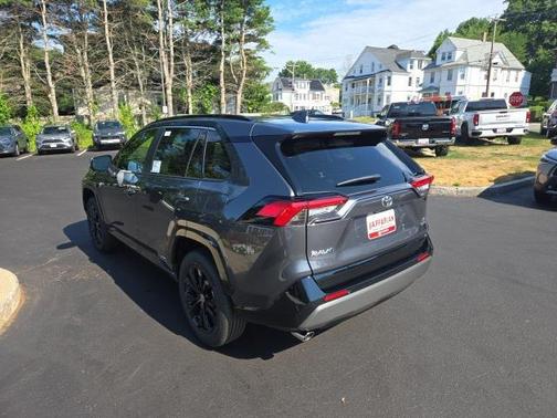 2025 Toyota RAV4 Hybrid SE
