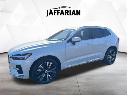 Crystal White Metallic 2023 Volvo XC60 B5 Plus Bright Theme