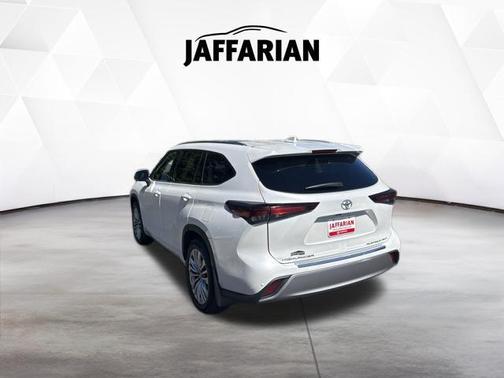 Wind Chill Pearl 2024 Toyota Highlander Platinum