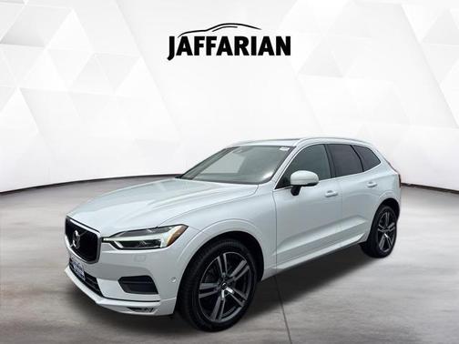Crystal White 2018 Volvo XC60 T6 Momentum