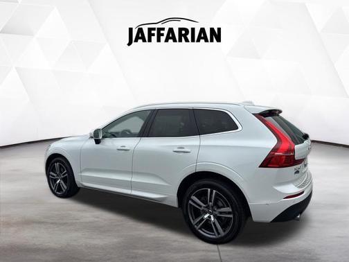 Crystal White 2018 Volvo XC60 T6 Momentum