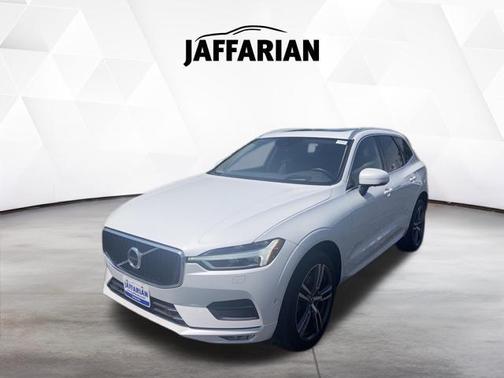 Crystal White 2018 Volvo XC60 T6 Momentum
