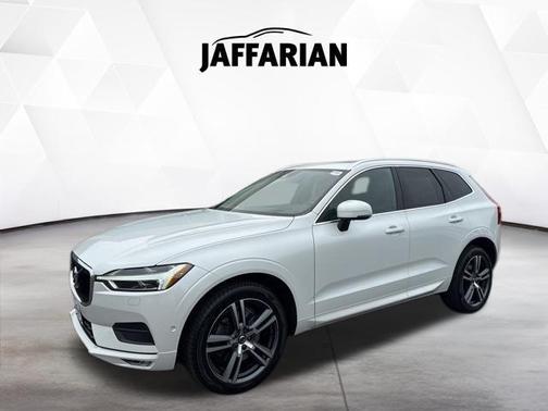 Crystal White 2018 Volvo XC60 T6 Momentum