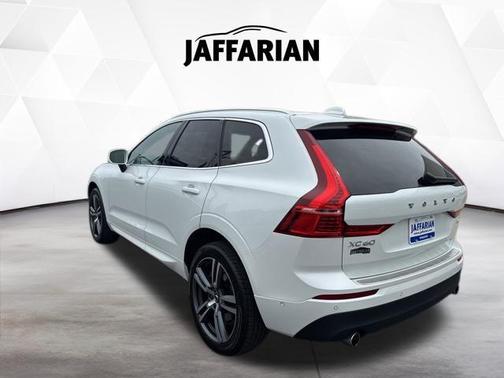 Crystal White 2018 Volvo XC60 T6 Momentum