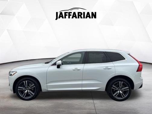 Crystal White 2018 Volvo XC60 T6 Momentum