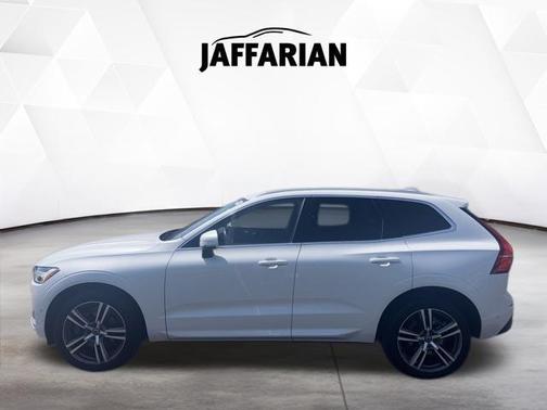Crystal White 2018 Volvo XC60 T6 Momentum