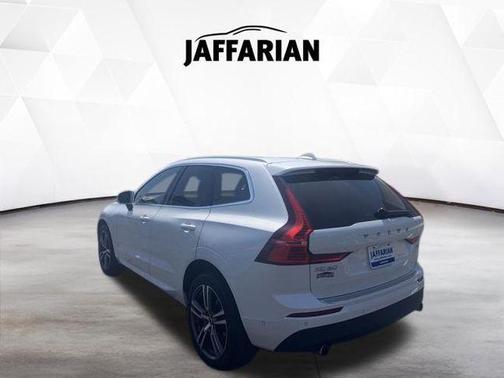 Crystal White 2018 Volvo XC60 T6 Momentum
