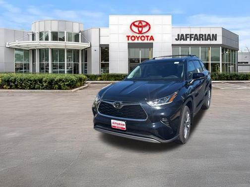Midnight Black Metallic 2026 Toyota Highlander Hybrid Platinum
