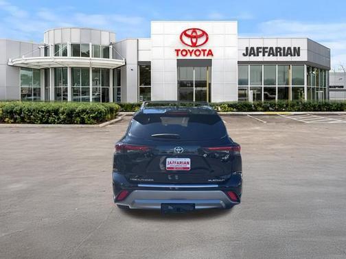 Midnight Black Metallic 2026 Toyota Highlander Hybrid Platinum