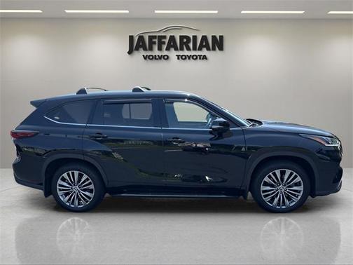 2024 Toyota Highlander Platinum