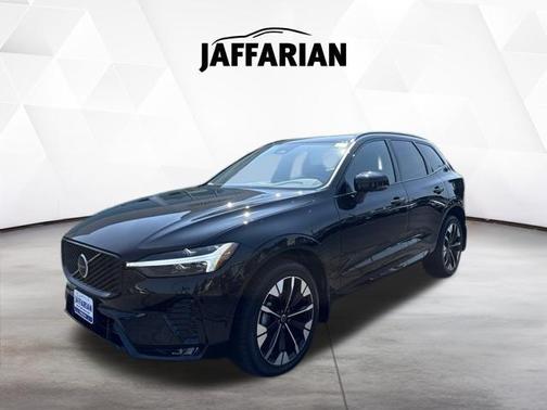Onyx Black Metallic 2026 Volvo XC60 B5 Plus