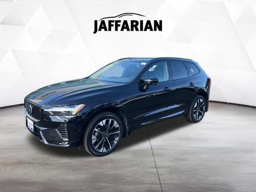 Onyx Black Metallic 2026 Volvo XC60 B5 Plus