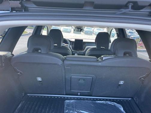 Onyx Black Metallic 2026 Volvo XC60 B5 Plus