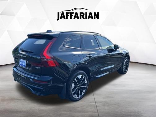 Onyx Black Metallic 2026 Volvo XC60 B5 Plus