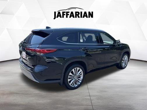 Midnight Black Metallic 2023 Toyota Highlander Platinum