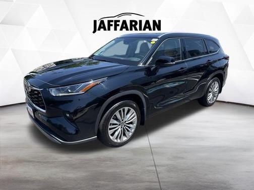 Midnight Black Metallic 2023 Toyota Highlander Platinum