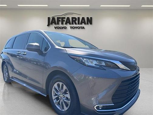 2023 Toyota Sienna XLE 7 Passenger