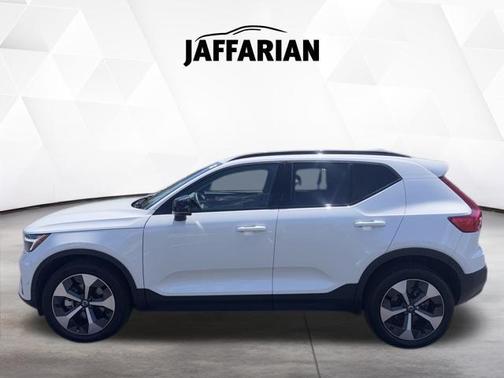 Crystal White 2026 Volvo XC40 Plus, B5 AWD Gas (mild hybrid), Dark
