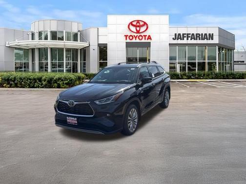 Midnight Black Metallic 2026 Toyota Highlander Hybrid Platinum