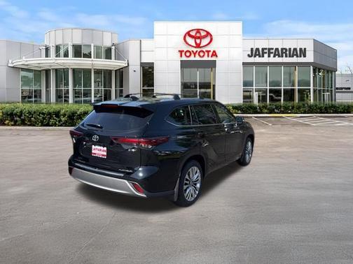 Midnight Black Metallic 2026 Toyota Highlander Hybrid Platinum