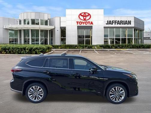 Midnight Black Metallic 2026 Toyota Highlander Hybrid Platinum