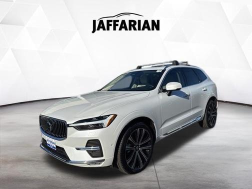 Crystal White Metallic 2023 Volvo XC60 B5 Ultimate Bright Theme
