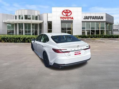 Ice Cap 2026 Toyota Camry SE
