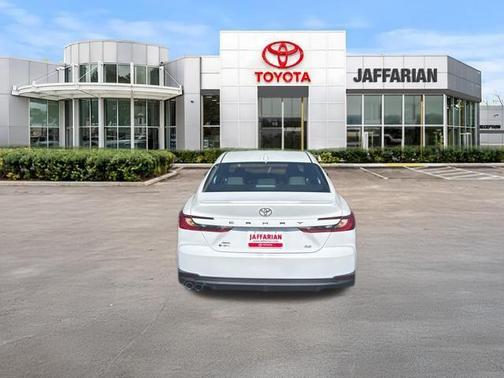 Ice Cap 2026 Toyota Camry SE