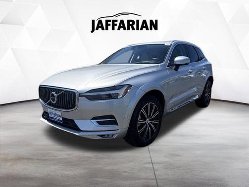 Bright Silver Metallic 2021 Volvo XC60 T6 Inscription