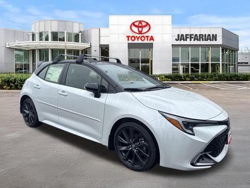 Wind Chill Pearl/Midnight Black Metallic 2026 Toyota Corolla XSE