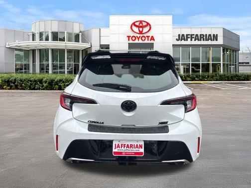 Wind Chill Pearl/Midnight Black Metallic 2026 Toyota Corolla XSE