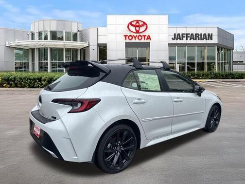 Wind Chill Pearl/Midnight Black Metallic 2026 Toyota Corolla XSE