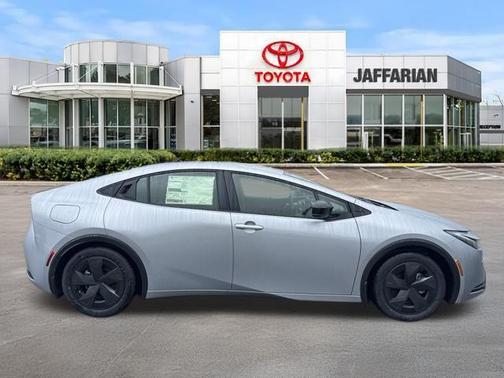 Cutting Edge 2026 Toyota Prius Plug-In Hybrid SE