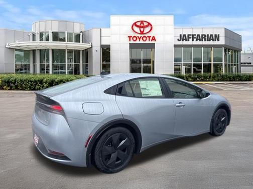 Cutting Edge 2026 Toyota Prius Plug-In Hybrid SE