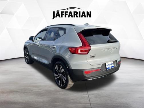 Gray Metallic 2024 Volvo XC40 B5 Plus Dark Theme