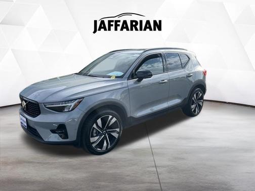 Gray Metallic 2024 Volvo XC40 B5 Plus Dark Theme