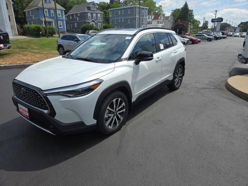 2025 Toyota Corolla Cross XLE