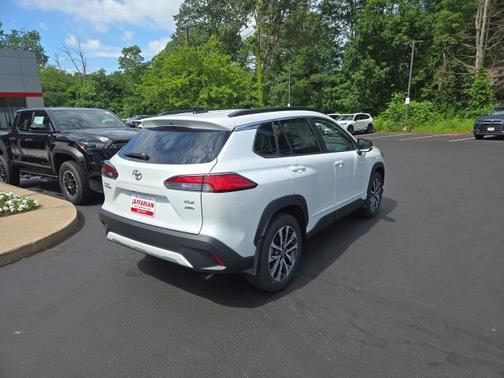 2025 Toyota Corolla Cross XLE