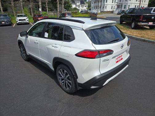 2025 Toyota Corolla Cross XLE